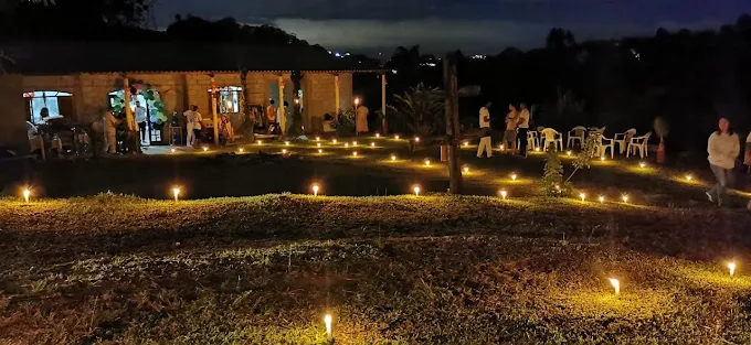 Paisagem de montanhas ao amanhecer